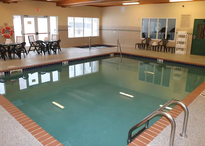 Holiday Inn Express & Suites Marquette By Ihg